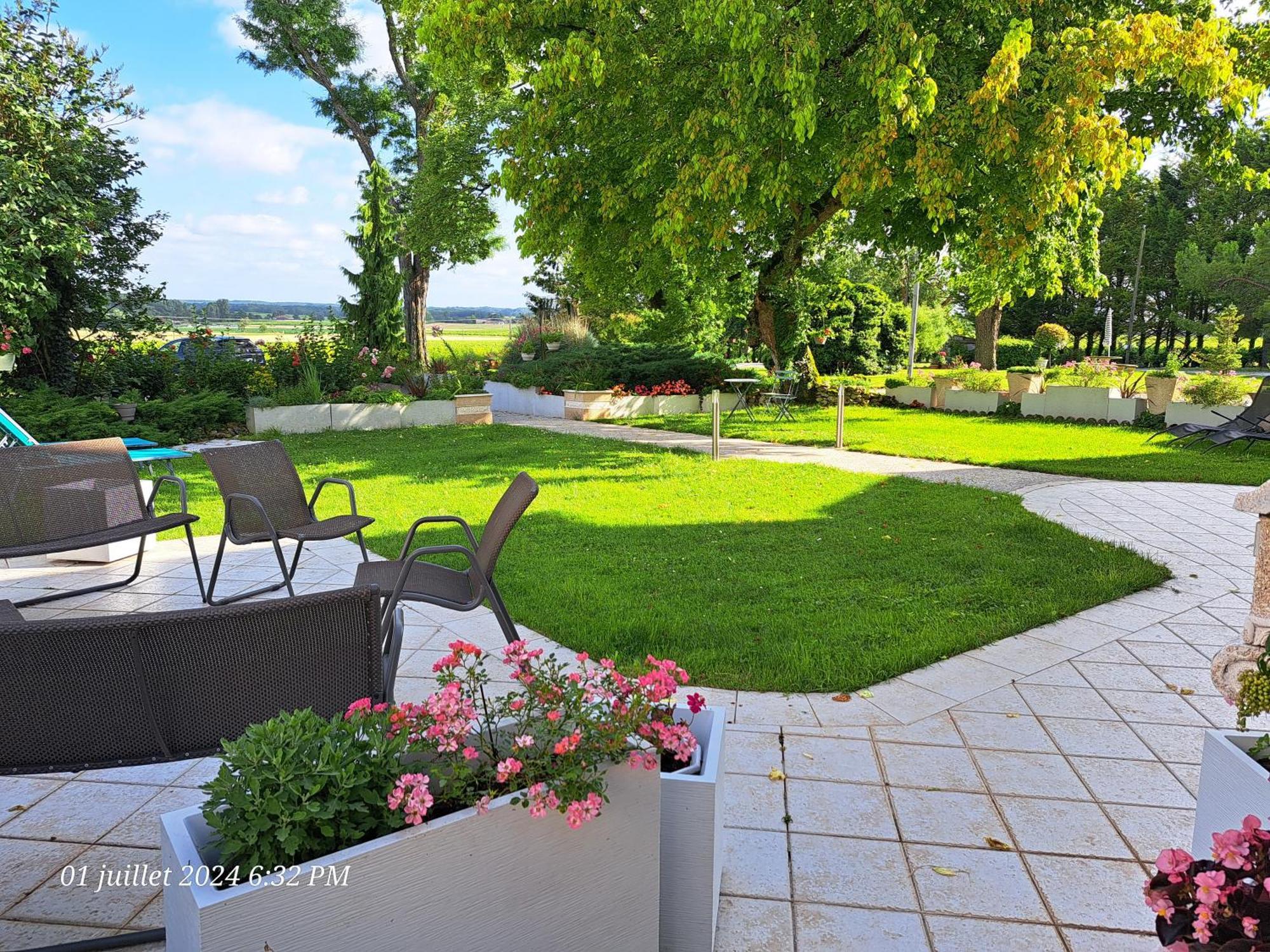 Апартаменты La Metairie Au Milieu Des Vignes Reaux Экстерьер фото
